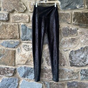 Beyond Yoga Crushed Alloy High Waisted Midi Leggings in Black Size Small